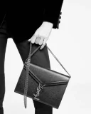 【Saint Laurent】今季のトレンド！★オードリー亜谷香さん愛用★カサンドラ チェーンウォレット（グレイン ド プードル エンボス