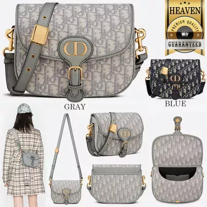 バーガンディーのDior Oblique(ディオール オブリーク) モチーフが刺繍されたキャンバス製 Saddle(サドル) バッグ