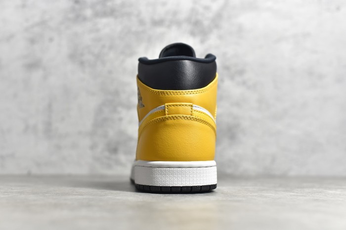 Air Jordan 1 Mid“ University Gold” 554724 170