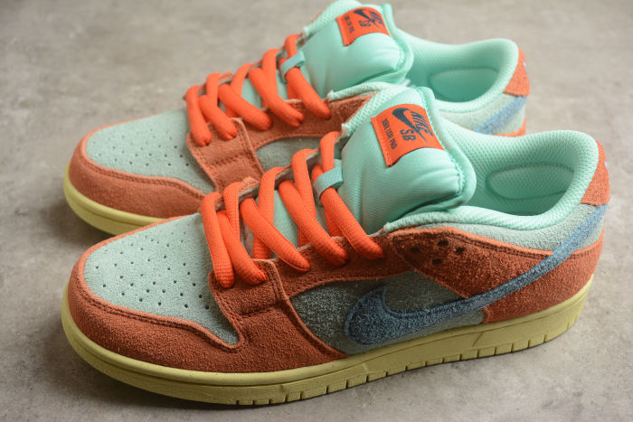 SB Dunk Low Pro PRM Orange and Emerald Rise DV5429-800