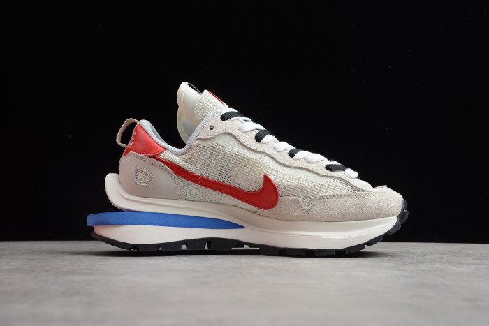 Nike x sacai Vaporwaffle 'Sail Sport Fuchsia' CV1363-100