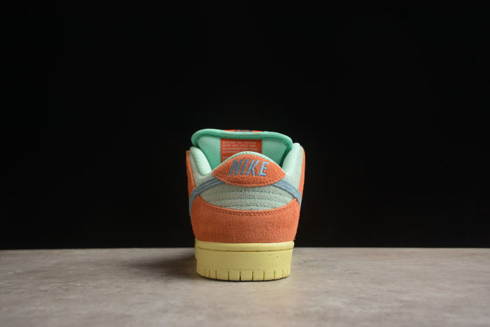 SB Dunk Low Pro PRM Orange and Emerald Rise DV5429-800