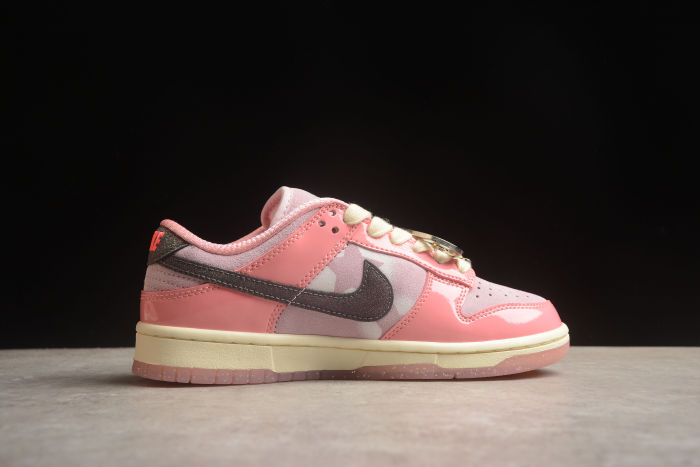 SB Dunk Low LX 'Barbie' FN8927-621