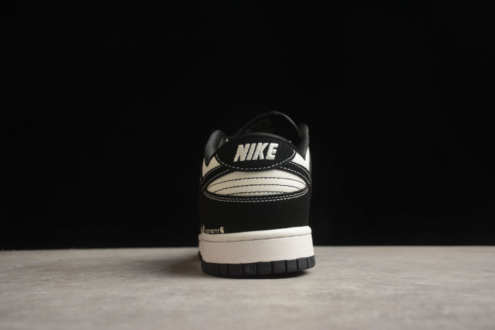 SB Dunk Low “Black Bat” FC1688 300