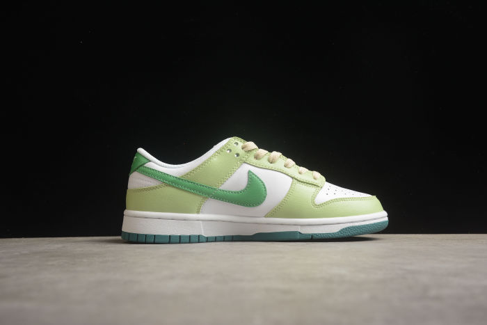 SB Dunk Low “Apple Green”