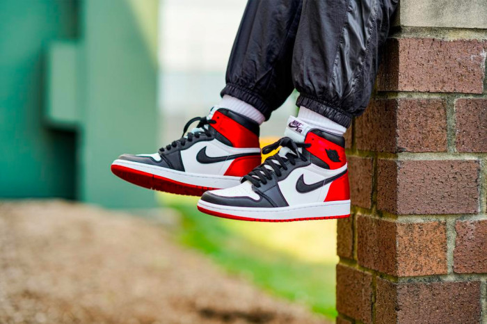 Air Jordan 1 Satin Black Toe”WMNSCD0461-016