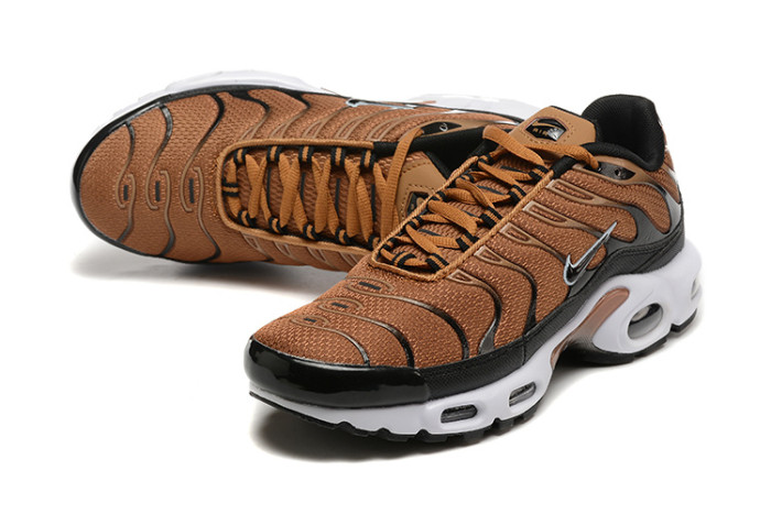 Air Max Plus “Golden Harvest” DM0032-700