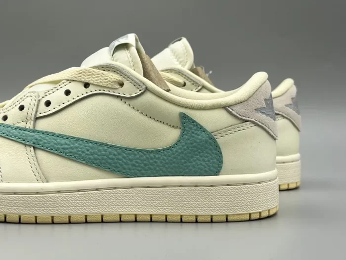 Travis Scott x Air Jordan 1 Beige