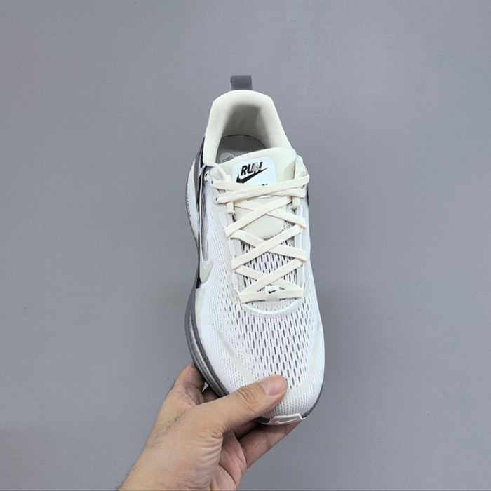 Nike Vomero 18 GTX Men's Road Running Shoes