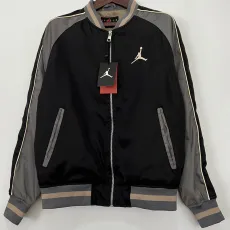 2023 New JD Black Windbreaker (灰袖边)