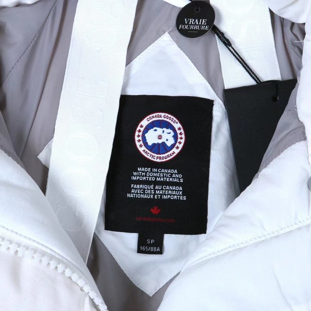 C GOOSE WOMEN'S JUNCTION  PARKA ( AAA+ QUALITY )