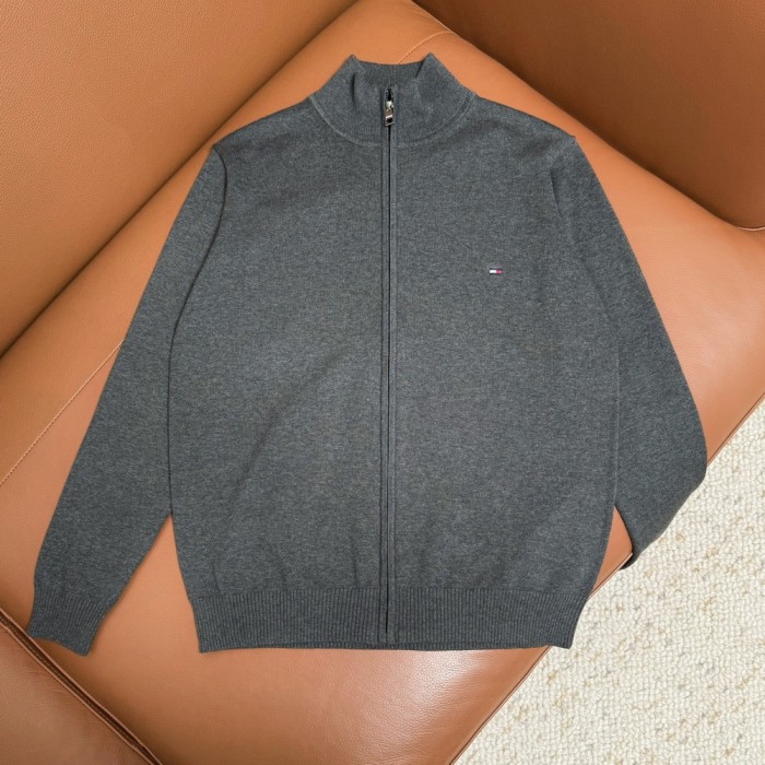 TOMMY MEN'S SWEATER  ( ASIAN SIZE, PLEASE ORDER ONE SIZE UP)