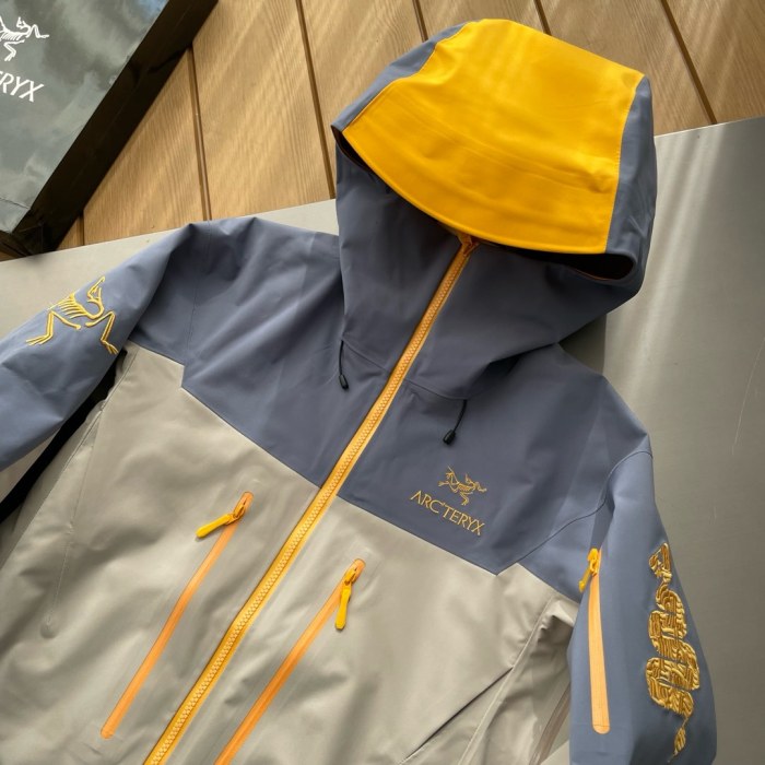 ARC 8047 ALPHA SV YEAR OF THE SNAKE UNISEX GORE-TEX JACKET