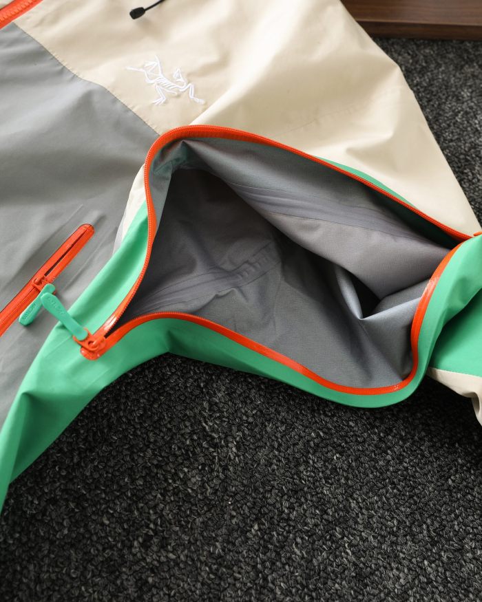 ARC 8046 ALPHA SV NAMCHA BARWA UNISEX GORE-TEX JACKET