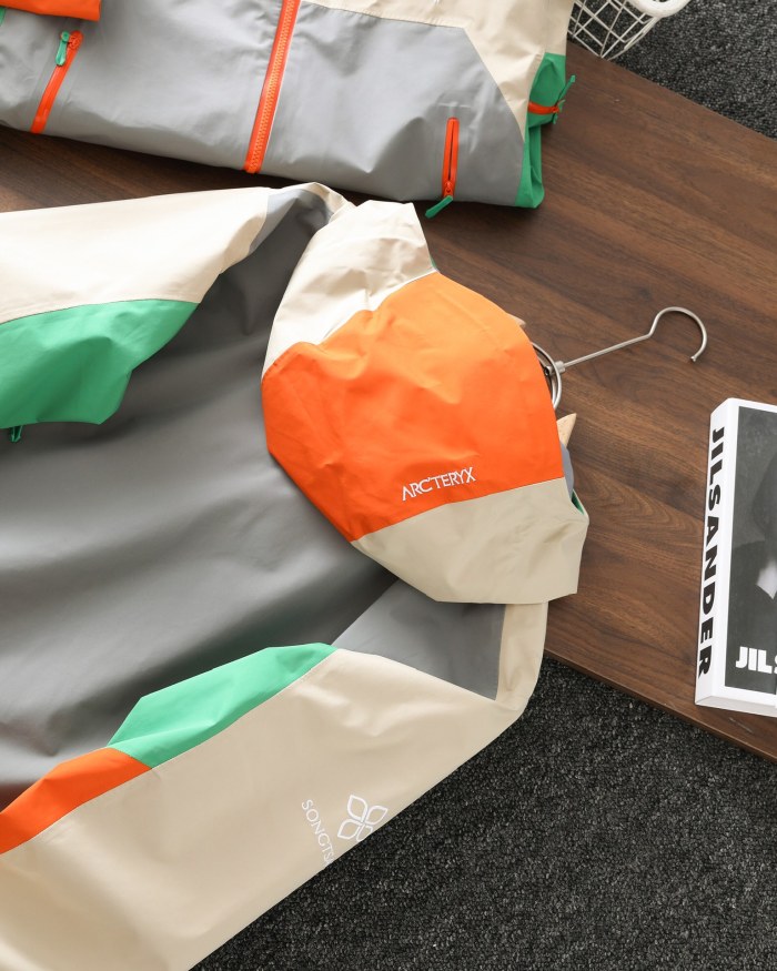 ARC 8046 ALPHA SV NAMCHA BARWA UNISEX GORE-TEX JACKET