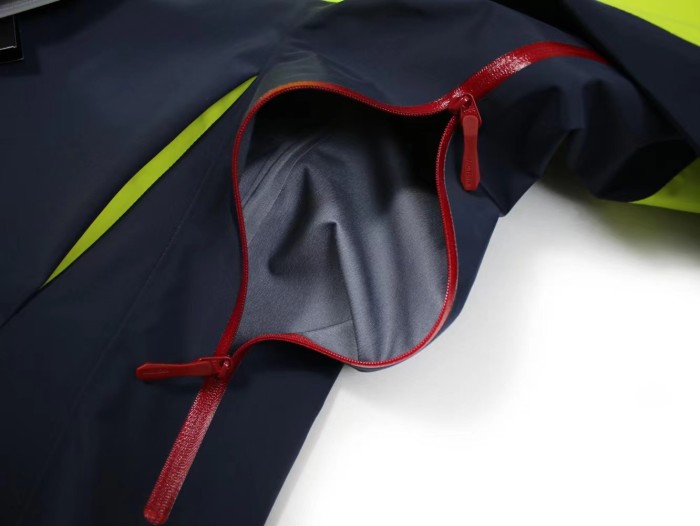 ARC 8045 ALPHA SV YEAR OF THE DRAGON  UNISEX GORE-TEX JACKET