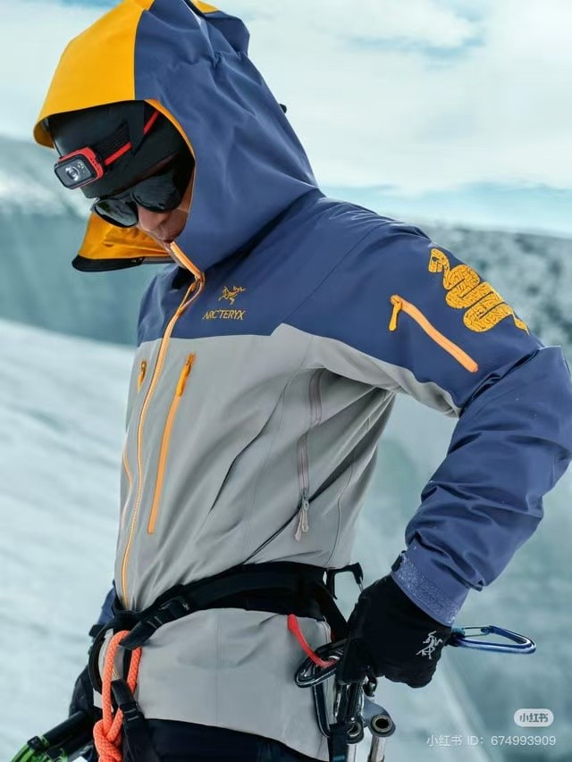 ARC 8047 ALPHA SV YEAR OF THE SNAKE UNISEX GORE-TEX JACKET