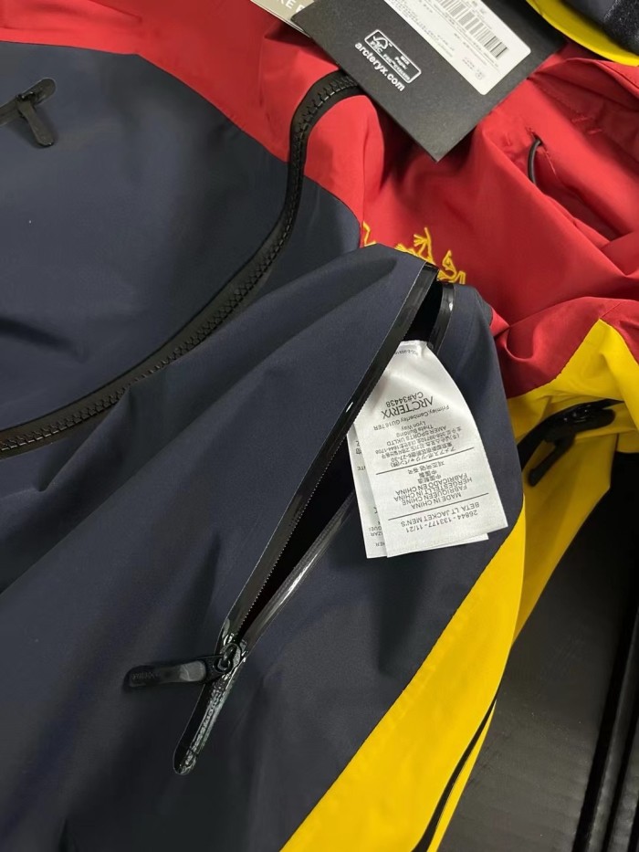 ARC 8053 ALPHA SV SONGTSAM UNISEX GORE-TEX JACKET