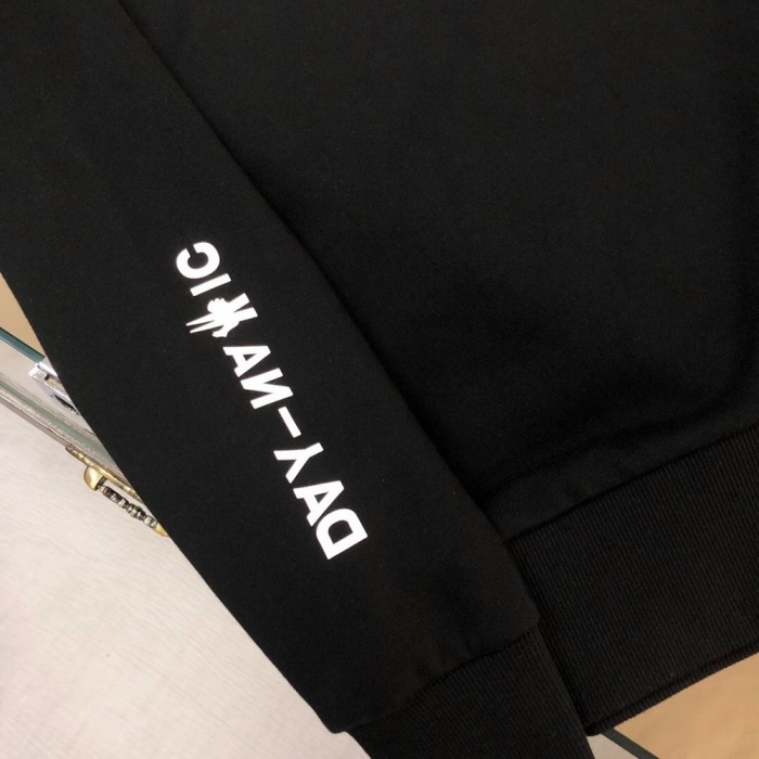 MOL UNISEX SWEATER SHRITS ( ASIAN SIZE, PLEASE ORDER ONE SIZE UP)