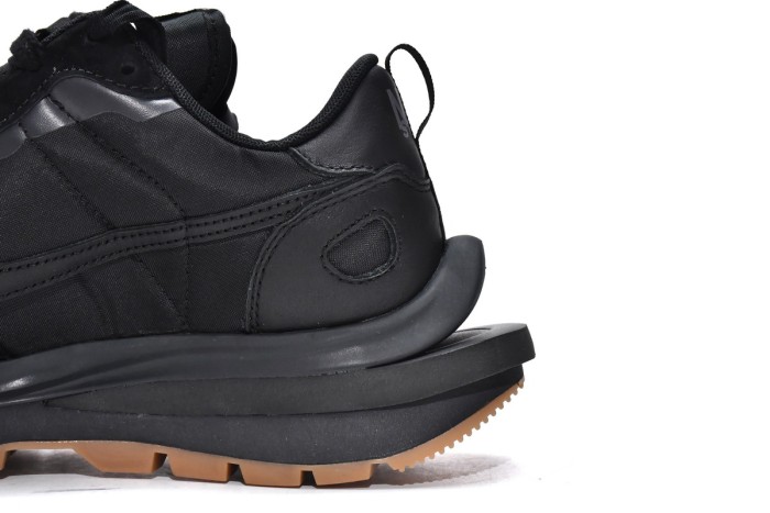 Nike Vaporwaffle sacai Black Gum