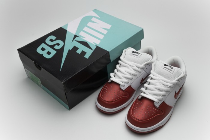 Nike SB Dunk Low Supreme White Red