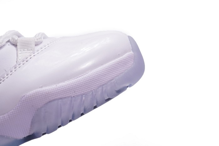 Air Jordan 11 Retro Low Legend Blue