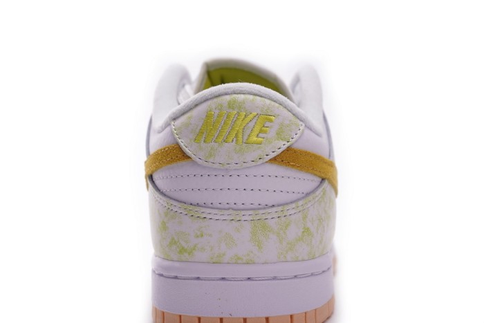 Nike SB Dunk Low Yellow Strike