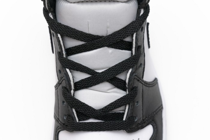 Air Jordan 1 Retro High  Black White
