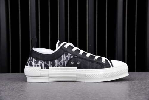 D10R B23 OBLIQUE LOW TOP SNEAKER