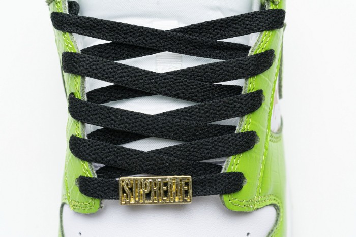 Nike SB Dunk Low Supreme Green Stars