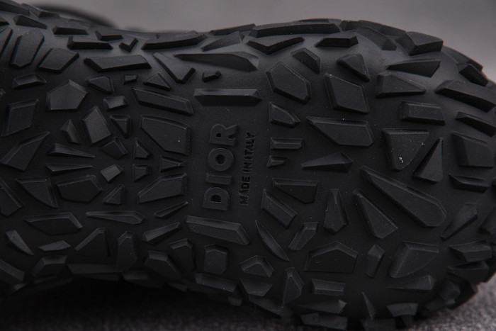 D10R B28 Oblique High Top Sneaker