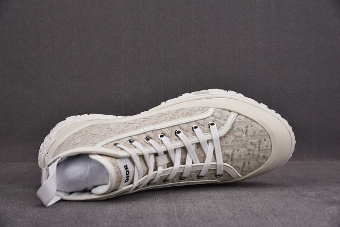 D10R B28 Oblique High Top Sneaker