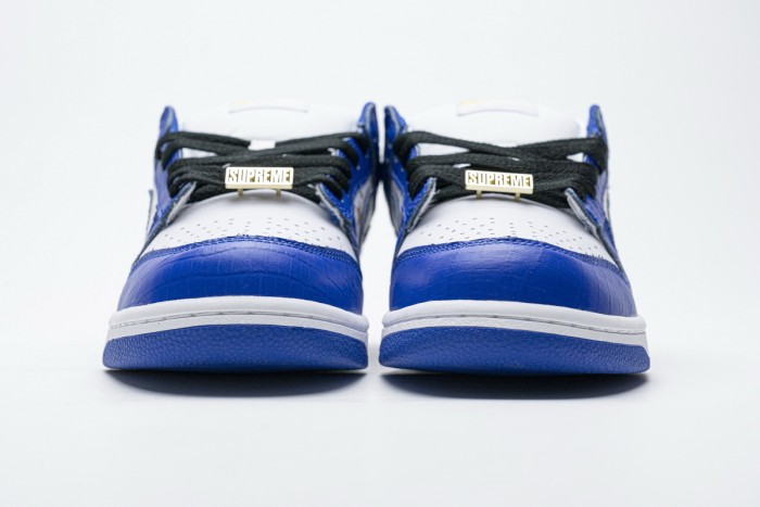 Nike SB Dunk Low Supreme Blue Stars