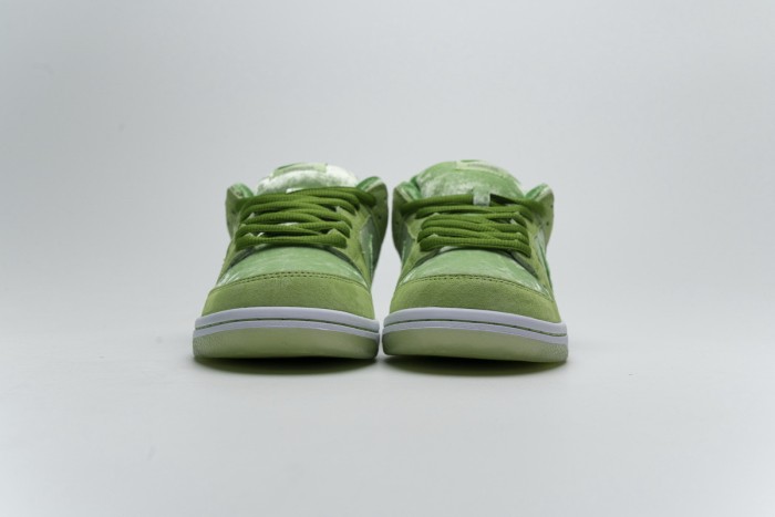 Nike SB Dunk Low Strange Love Green
