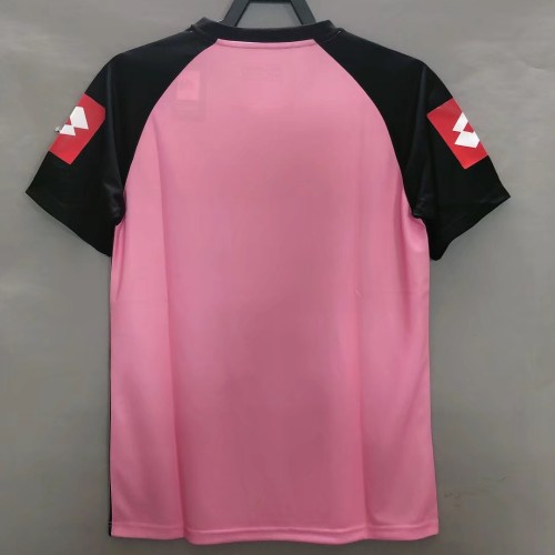 Juventus Retro Pink Goalkeeper Jersey 2002/03