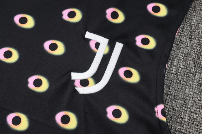 Juventus Training Jersey 24/25