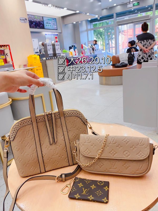 LOUIS VUITTON