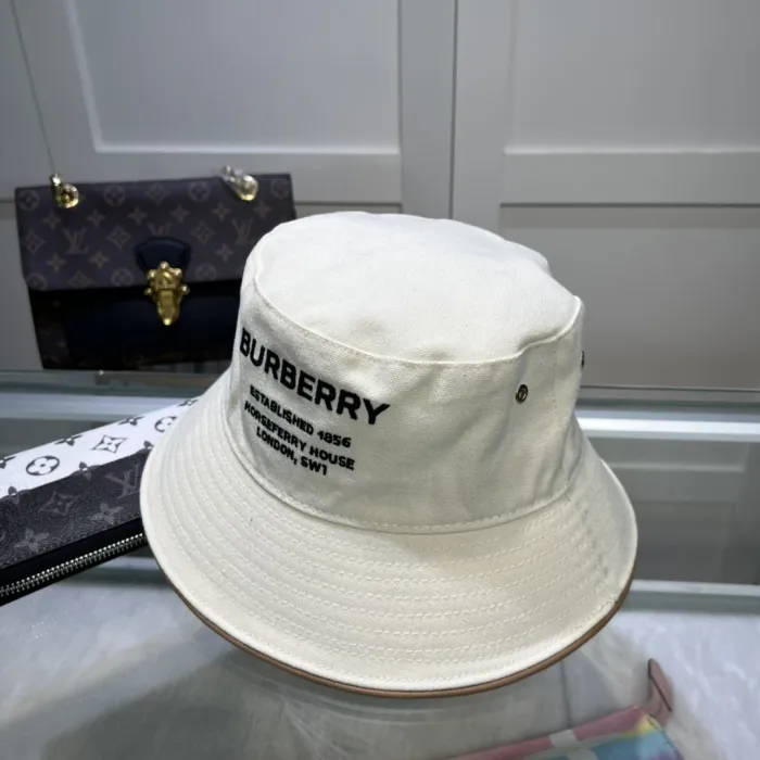 BURBERRY White Casual Solid color Cotton Women's Adult Knitted Fishing cap