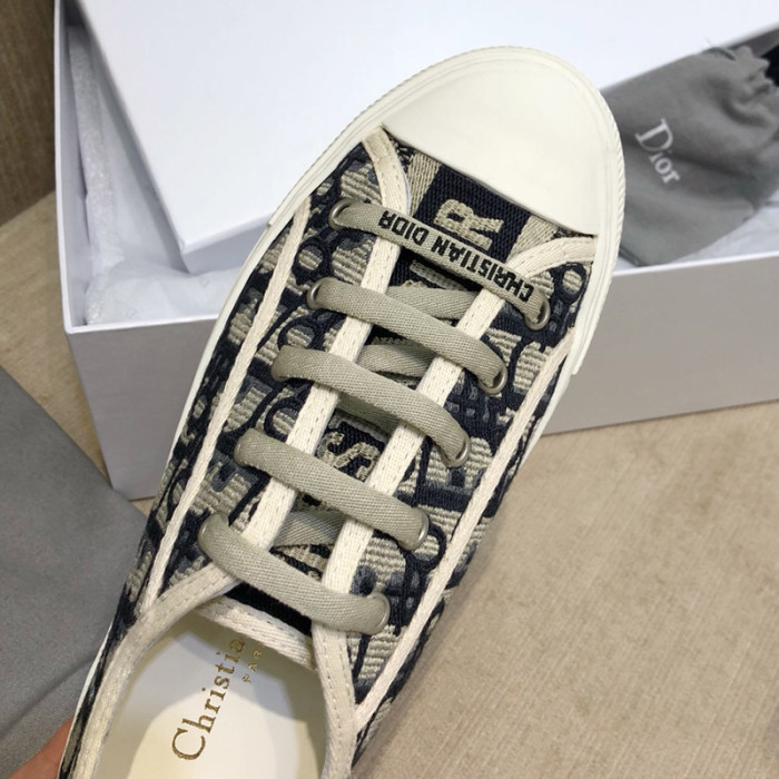 Men Women Sneakers Low Top Canvas Trainers Casual Athletic Shoes Unisex