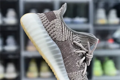 Kicks_Liu Nike  Yeezy 350  sneaker