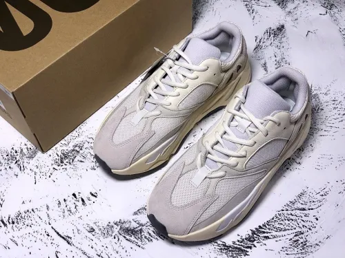 Kicks_Liu  Yeezy 700  sneaker