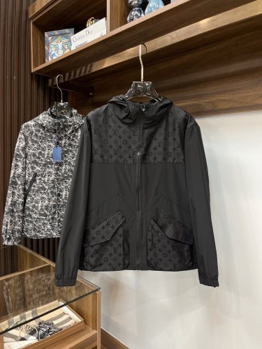(Kicks Liu) L*ouis V*uitton  Clothes  Top Quality