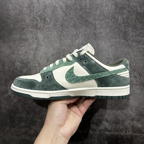 Kicks_Liu Nike  SB Dunk x supreme x undefeated sneaker