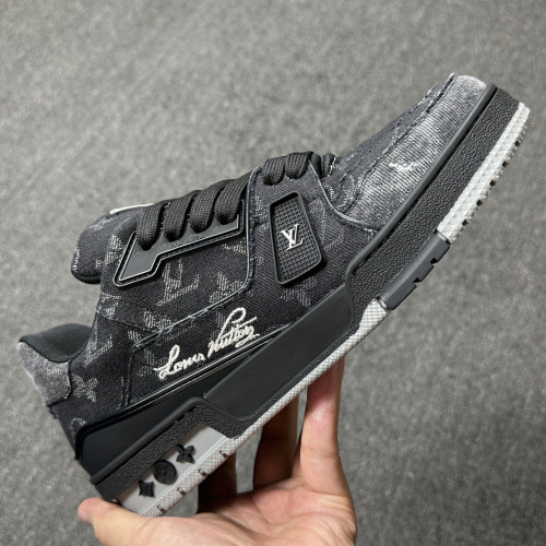 Kicks_Liu  L*ouis V*uitton   Sneaker