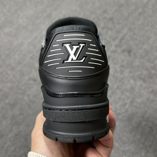 Kicks_Liu  L*ouis V*uitton   Sneaker