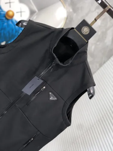 (Kicks Liu)  P*rada Vest  Top Quality