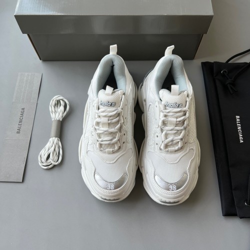 (Kicks Liu) W/M B*alenciaga Triple S  Sneaker