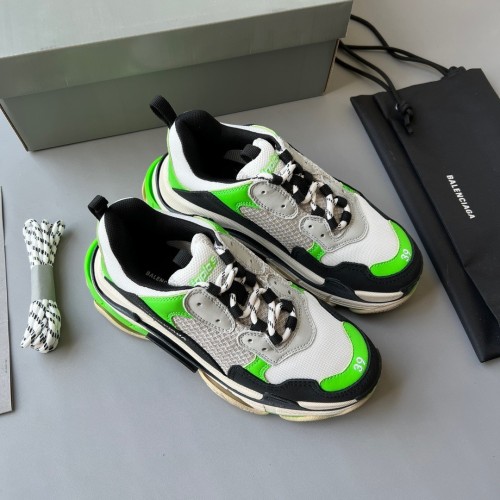(Kicks Liu) W/M B*alenciaga Triple S  Sneaker