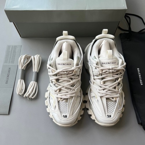 (Kicks Liu) W/M B*alenciaga Triple S  Sneaker
