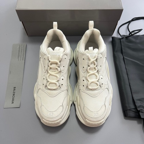 (Kicks Liu) W/M B*alenciaga Triple S  Sneaker